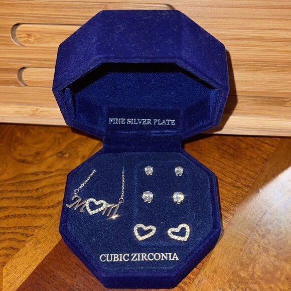NIB fine silver plate cubic zirconia mom necklace , heart and stud earring set. - Picture 2 of 4